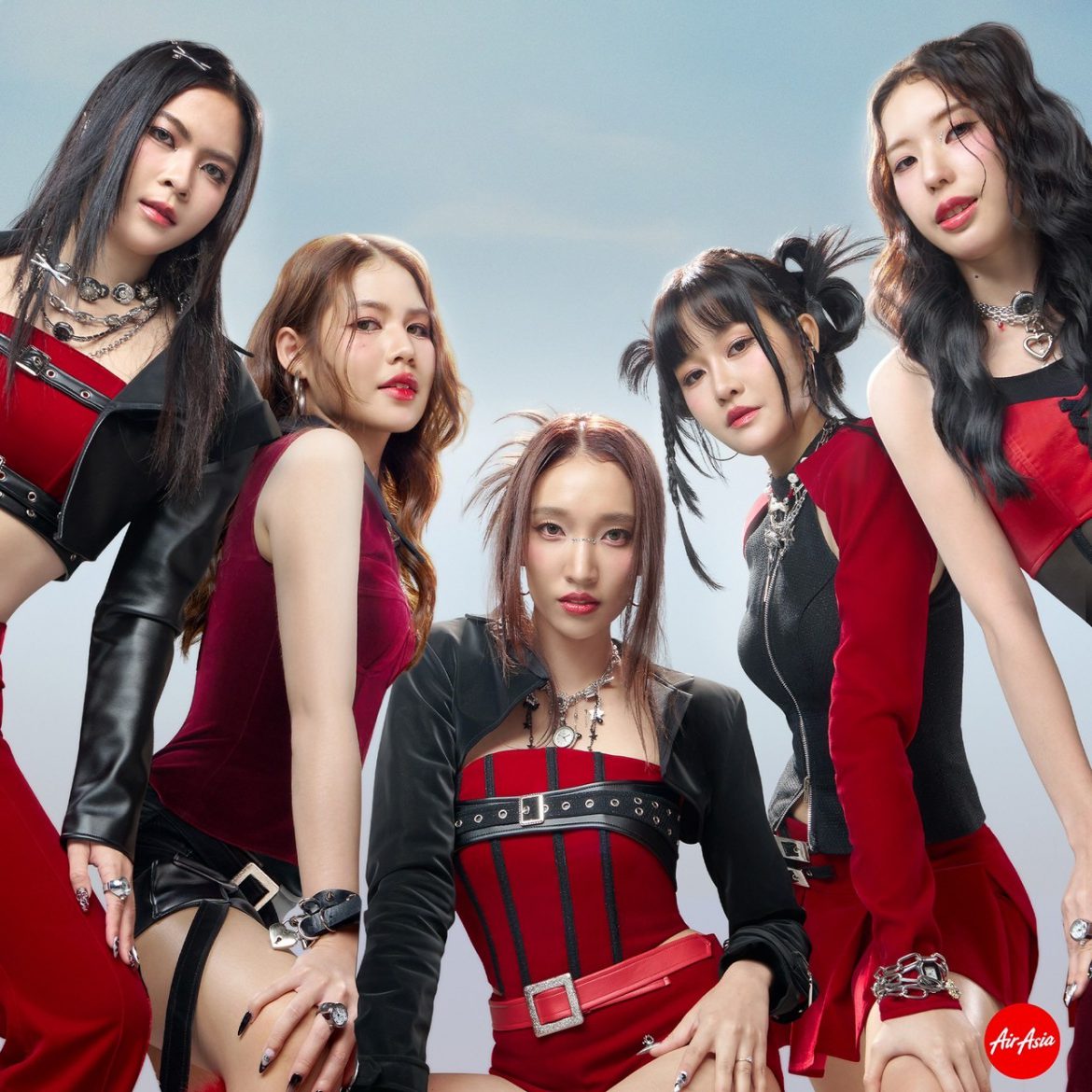 แอร์เอเชียเปิดตัวเกิร์ลกรุ๊ป T-POP น้องใหม่ “Véra (เว-ร่า)” 5 สาวนางฟ้าที่จะทำให้คุณรู้ว่า “เวลา” สำคัญเพียงใด เสือ-ธนพล ดอดเชียร์ น้องเพลง ลูกสาวสุดรัก
