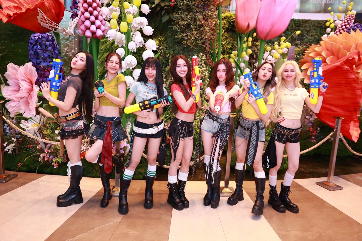 “ 4EVE” ส่งท้ายความมันส์ฉ่ำจนถึงวันสุดท้าย ห้องโถง “ สยามพารากอน ซัมเมอร์ซีฟ : ความสุขบานสะพรั่ง” ณ ปาร์คพาราเดินทางไป สยามพาราจะไป