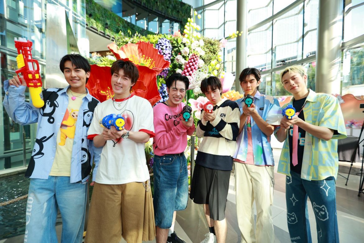 “ PROXIE” สาดความสนุก บุกฉลองสงกรานต์สยามพาราจะไป ห้องโถง “ สยามพารากอน ซัมเมอร์ซีฟ : ความสุขบานสะพรั่ง” ณ ปาร์คพาราเดินทางไป สยามพาราจะไป