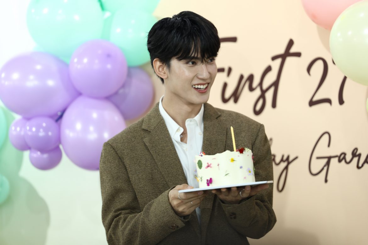 อบอุ่นหัวใจ “เฟริสท์ ฉลองรัฐ ” พร้อมกับครอบครัว #รักแรกของเฟริสท์ ฉลองวันเกิดครบ 27 ปี  “First Chalongrat 27th Birthday Garden”