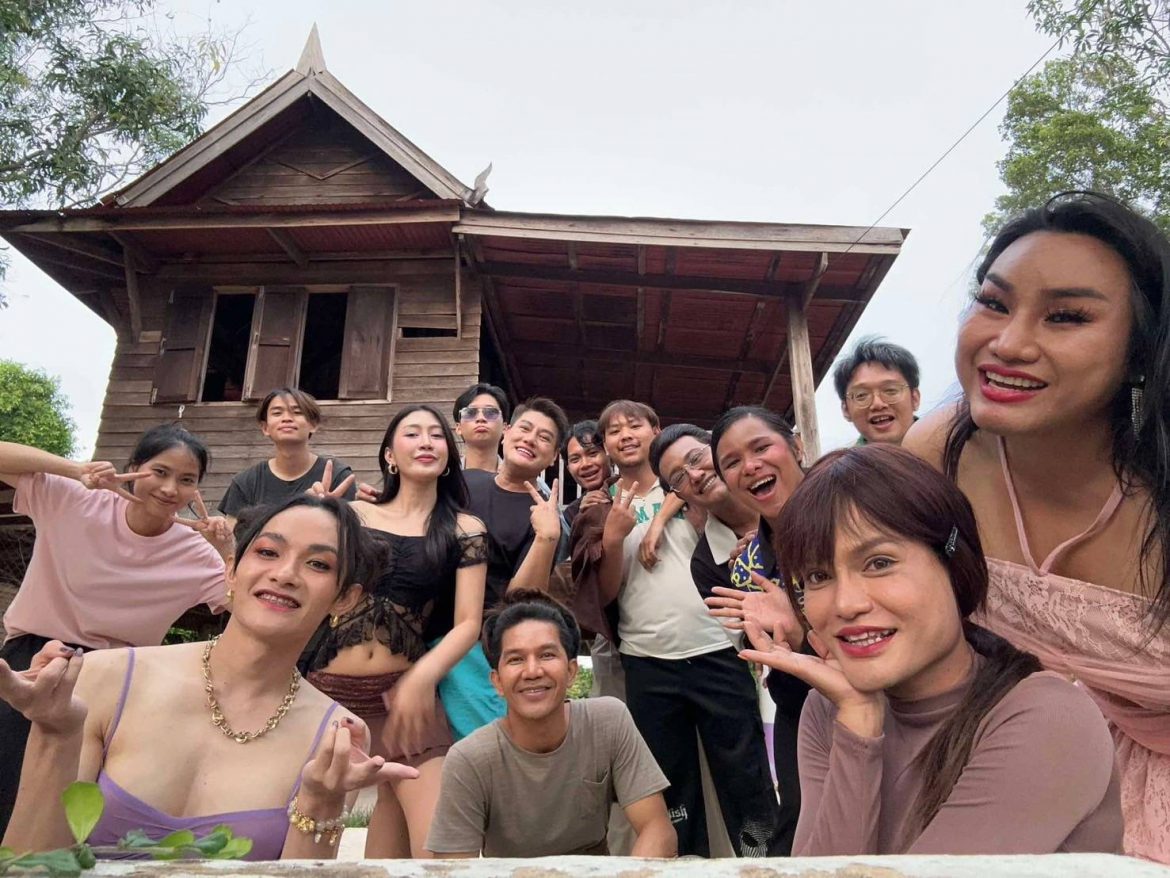 เฮสนั่น!!!! “เทยไทบ้าน” คัมแบ็ก ตอนเปิดศึกกะเทยเทียม ปลุกตำนานความม่วนสะเทือนวงการ เร็วๆ นี้