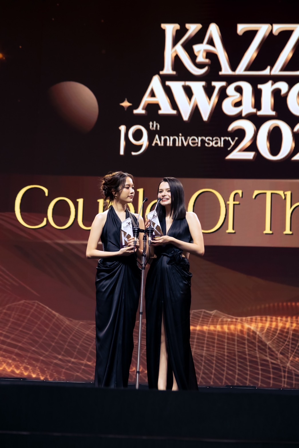 กวาดเรียบ! ฟรีน-เบคกี้ ยืนหนึ่งความฮอต KAZZ AWARDS 2025 บ้านไอดอลแฟคทอรี่ ท๊อปฟอร์ม