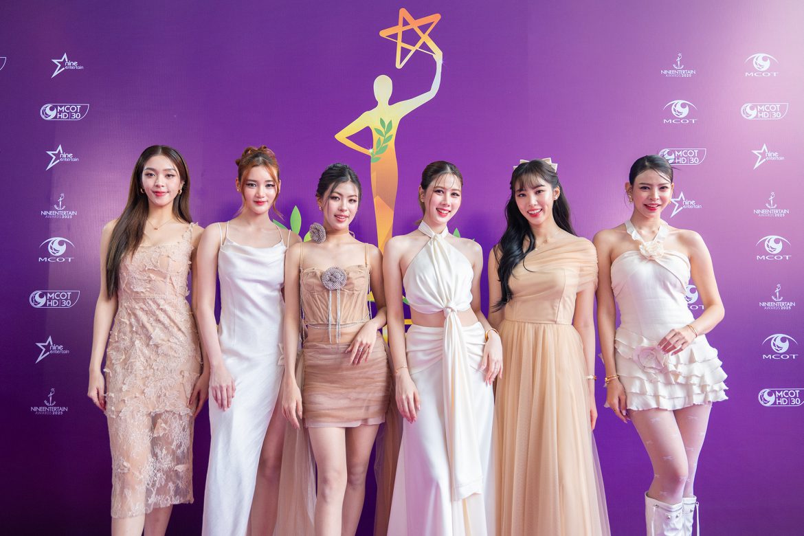 THX” สวยสะกดทุกสายตา!! ร่วมเดินบนพรมม่วงสุดลักชัวรี่