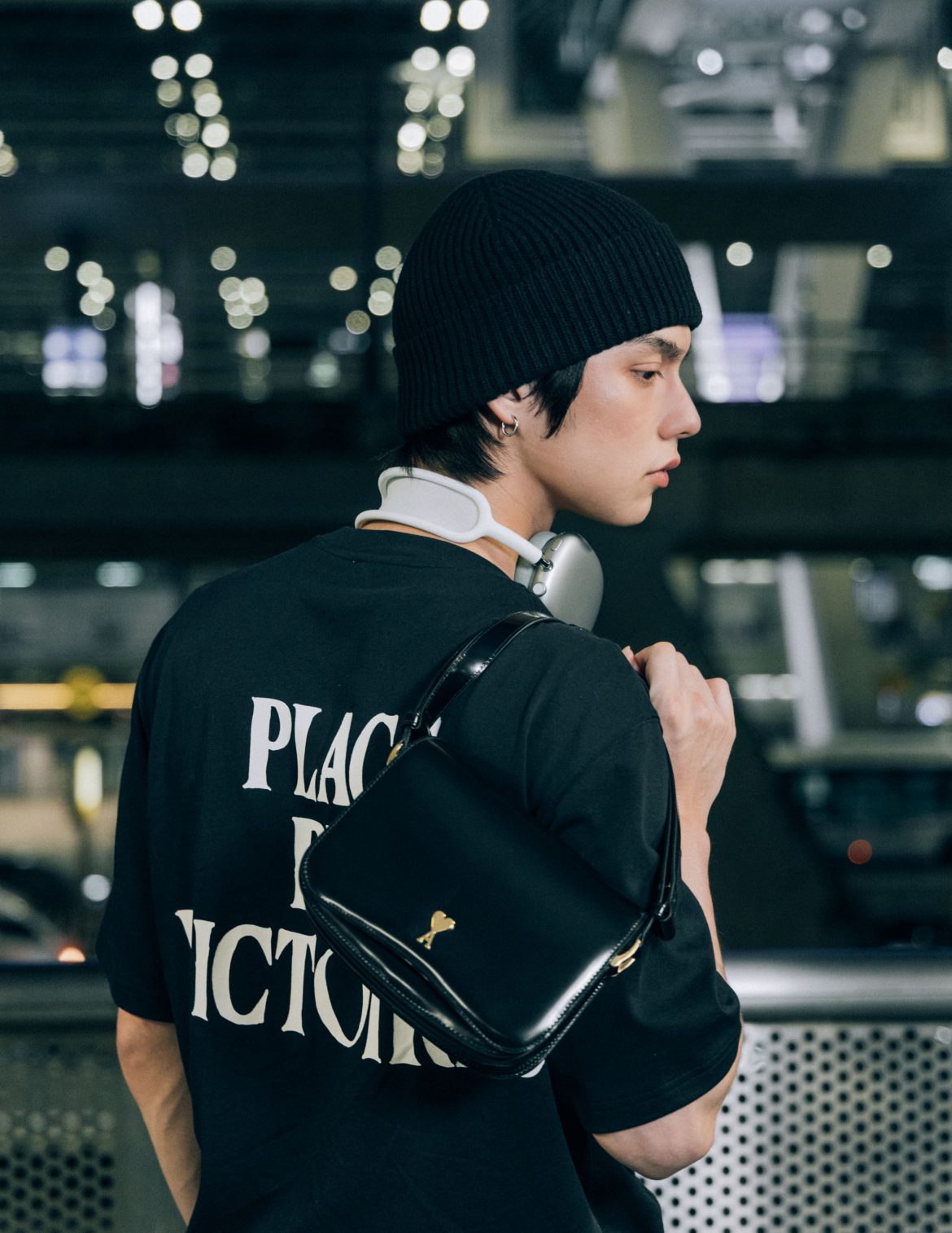 “ไบร์ท วชิรวิชญ์” หล่อเท่ในลุคเอ็กซ์คลูซีฟทีเชิ้ตจากแบรนด์ AMI Paris  เตรียมเดินทางไปชมรันเวย์โชว์ Spring-Summer 2026 ของแบรนด์ติดขอบเวที