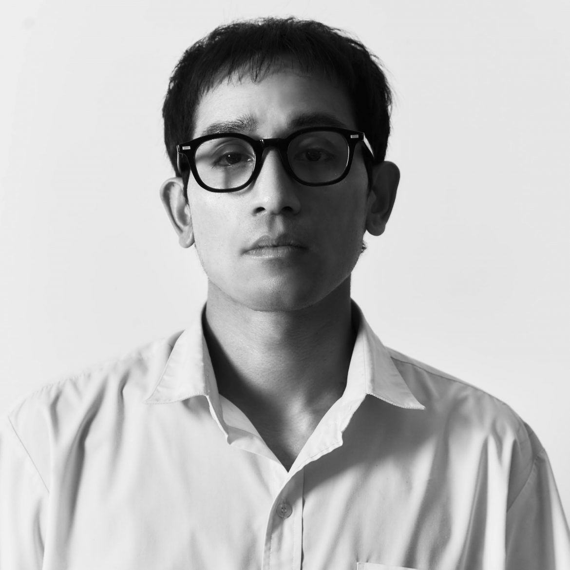 คำสารภาพของชายโสดผู้รอใครสักคนเข้ามาในชีวิต  ที่ชื่อ “ดี เจอร์ราร์ด” ผ่านซิงเกิ้ลใหม่ “จีบ (ไม่เก่ง)”  เพลงรักละมุนใจ ปลุกความทรงจำในวัยเรียนให้ตื่นขึ้นมาอีกครั้ง