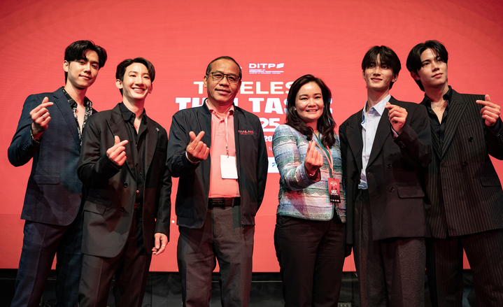 “โอม สาริศ – เฟริสท์ ฉลองรัฐ” บินลัดฟ้าร่วมงาน “Timeless Thai Taste 2025” โปรโมท Thai SELECT ขยายฐาน และส่งเสริมสินค้าและบริการด้านวัฒนธรรม ผลักดันซอฟต์พาวเวอร์ไทย ผ่านตัวแทนคนรุ่นใหม่ สู่คนรุ่นใหม่ทั่วโลก