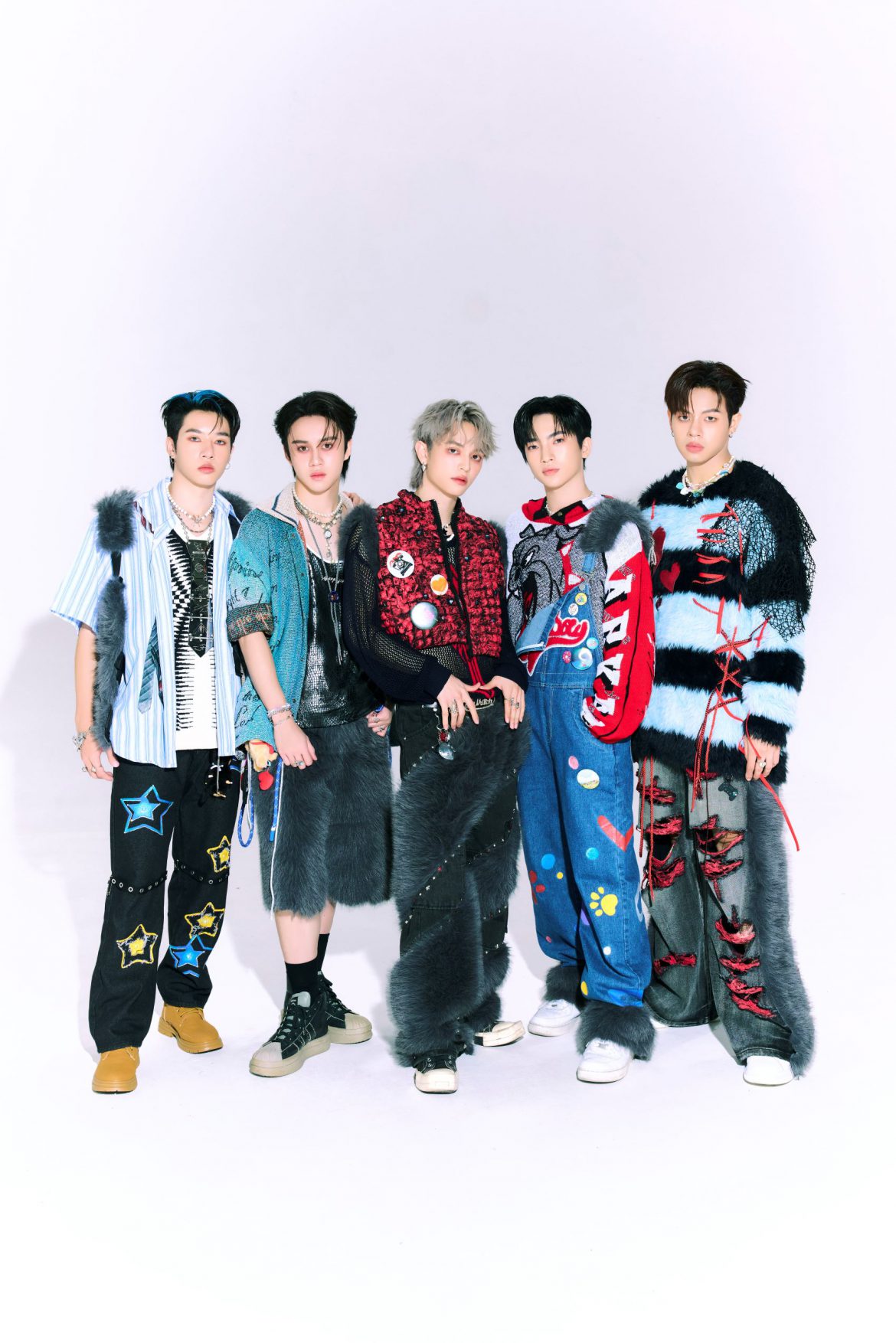 ความน่ารักเต็มไปหมด! HOWLS ร่วมงาน “พั้นช์ 4EVE” เผยความสดใสผ่าน “ล่ามใจ” เดินหน้าเปิดตัวเอ็มวียิ่งใหญ่ในสเตจเดบิวต์ชวนใจละลาย!