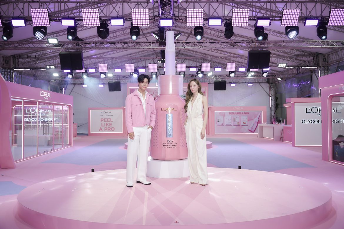 ณิชา–เจมีไนน์ เผยความลับความกระจ่างใสจาก L’Oréal Paris ด้วย “Glycolic Bright Exfoliant Peel” พีลลิ่งมาส์กชมพู ณ พาร์ค พารากอน