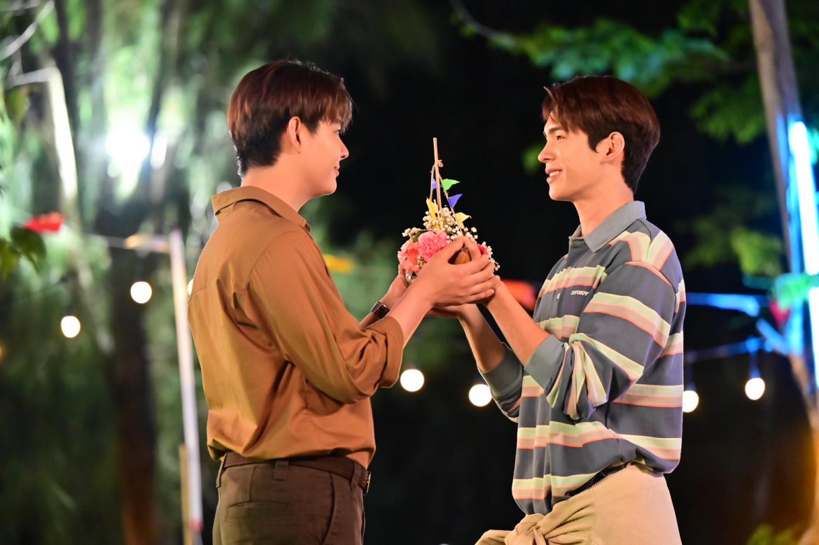 ศุกร์นี้ภูมจะทำให้คนดูจิกหมอนยับ  กับซีนสารภาพรักพี่เซ้นต์ที่หวานจนยุงยังอาย ใน “หวานใจผู้ใหญ่จอม” ตอนที่ 10