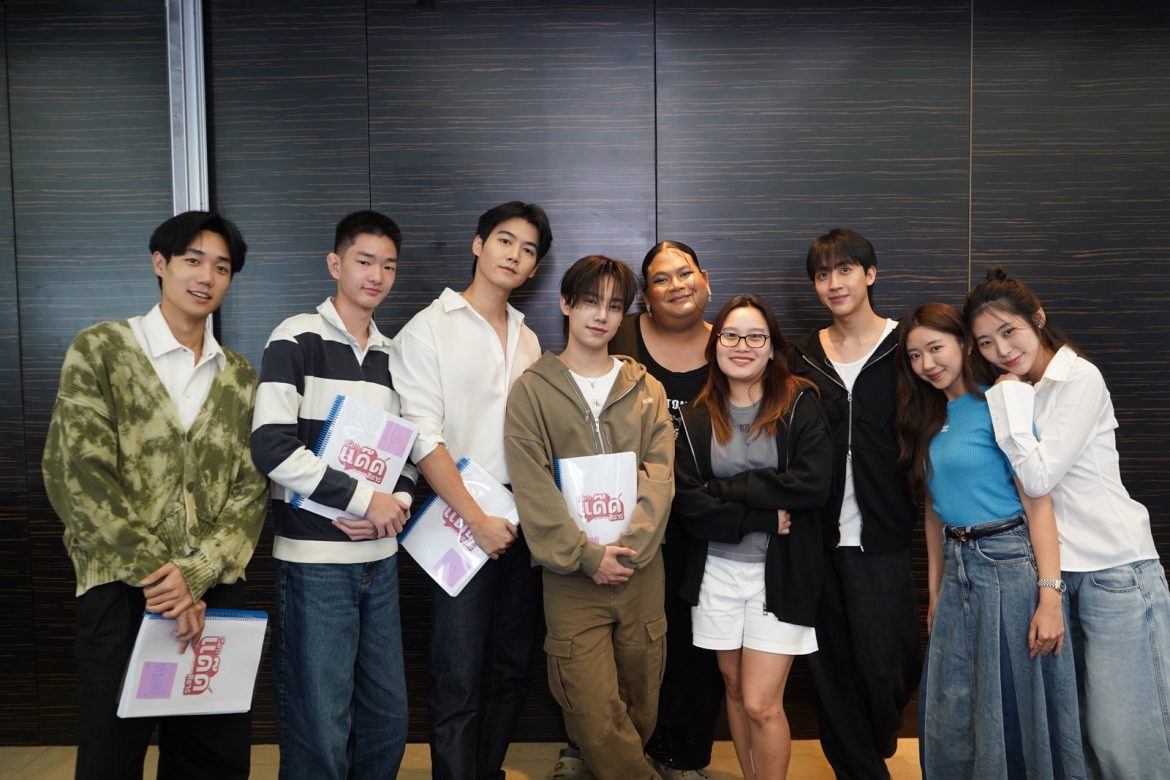 ‘ฟลุ๊ค-แสงเหนือ’ สาดเคมีดีเว่อร์! นำทัพนักแสดง “เรียกแด๊ดสิธาร (Your Dear Daddy)” อ่านบทครั้งแรก WERS Entertainment เตรียมเดินกล้องปลุกกระแสวาย! 