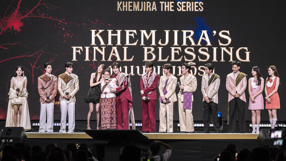 ‘เก่ง – น้ำปิง’ สุดซึ้งส่งท้ายซีรีส์ที่สร้างปรากฏการณ์ ‘พ่อครูภรัณ – เขมจิรา’ บทสรุปความเชื่อ คำสาป ความรัก และการเดิมพันด้วยชีวิต ในซีรีส์‘เขมจิราต้องรอด Khemjira The Series’