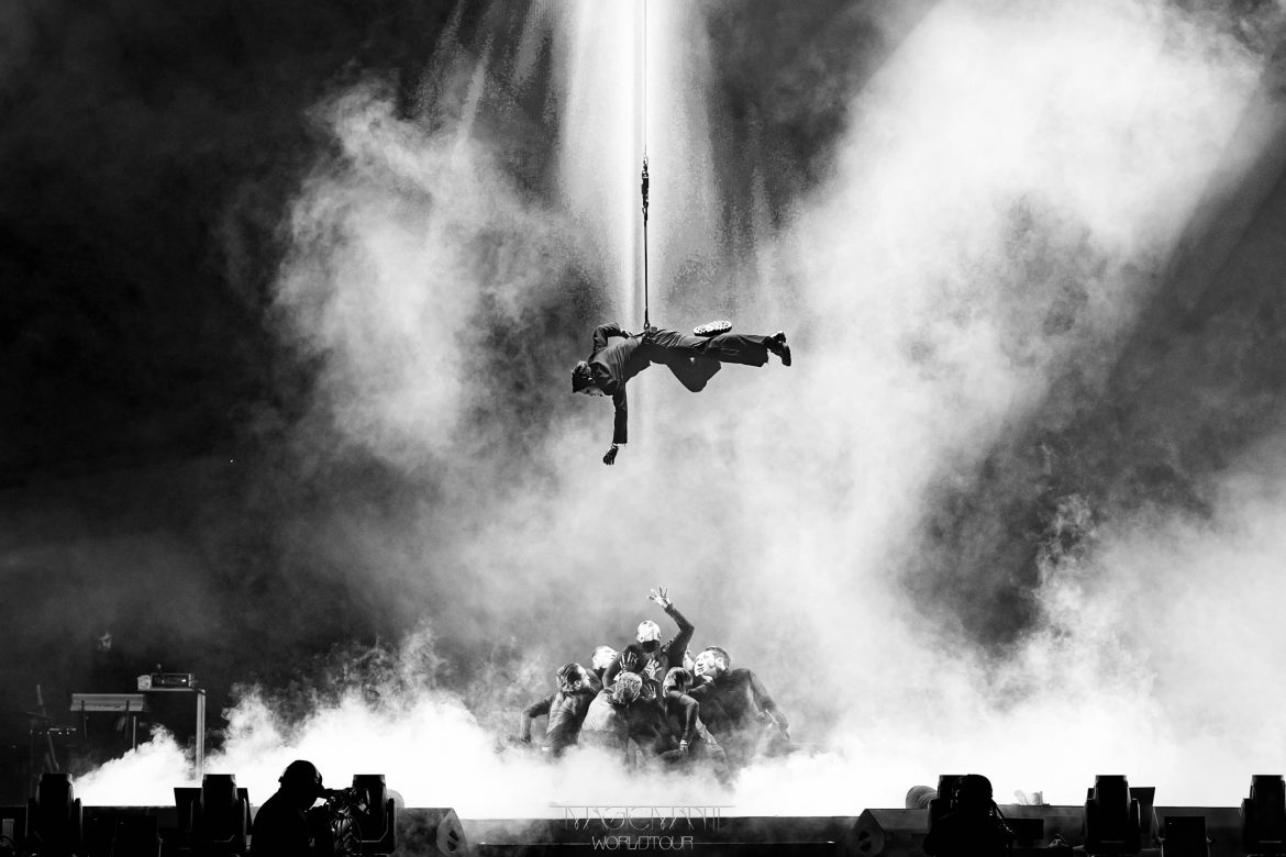 “แจ็คสัน หวัง” คืนบัลลังก์อย่างยิ่งใหญ่! โชว์ท็อปฟอร์ม “MAGICMAN 2” เดือด!! สมมงเปิดเวิลด์ทัวร์ที่กรุงเทพฯ