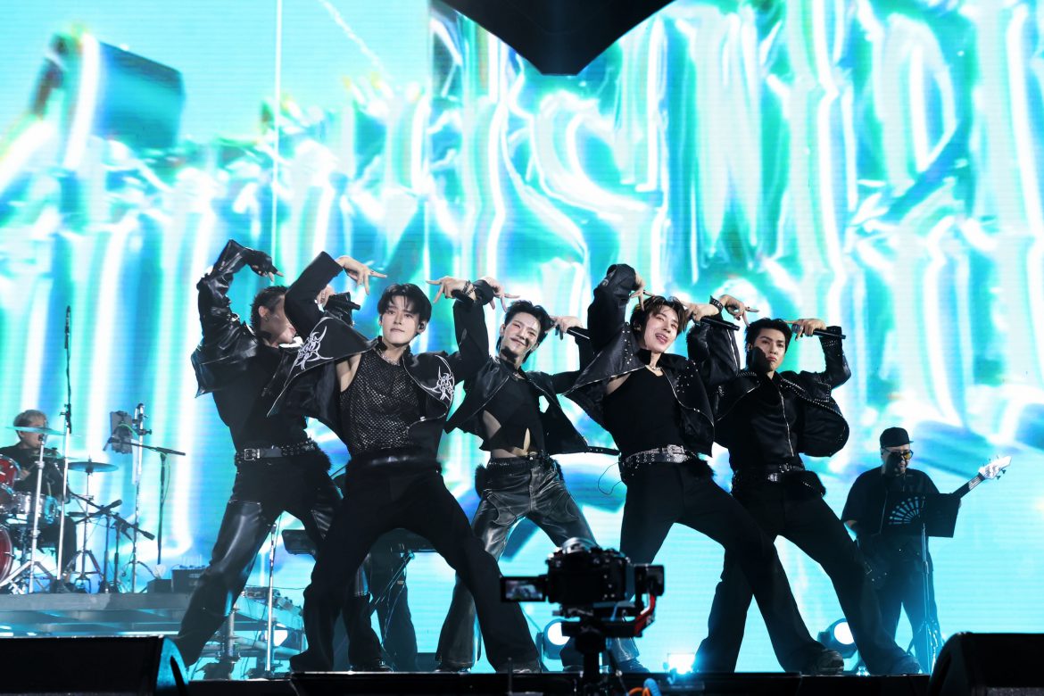 PERSES ระเบิดความมันส์ ปล่อยพลังเหมียว! โชว์ “KITTY SWAG” ครั้งแรก สาดเพอร์ฟอร์แมนซ์สุดเท่ เสิร์ฟหูแมวสุดคิ้วท์